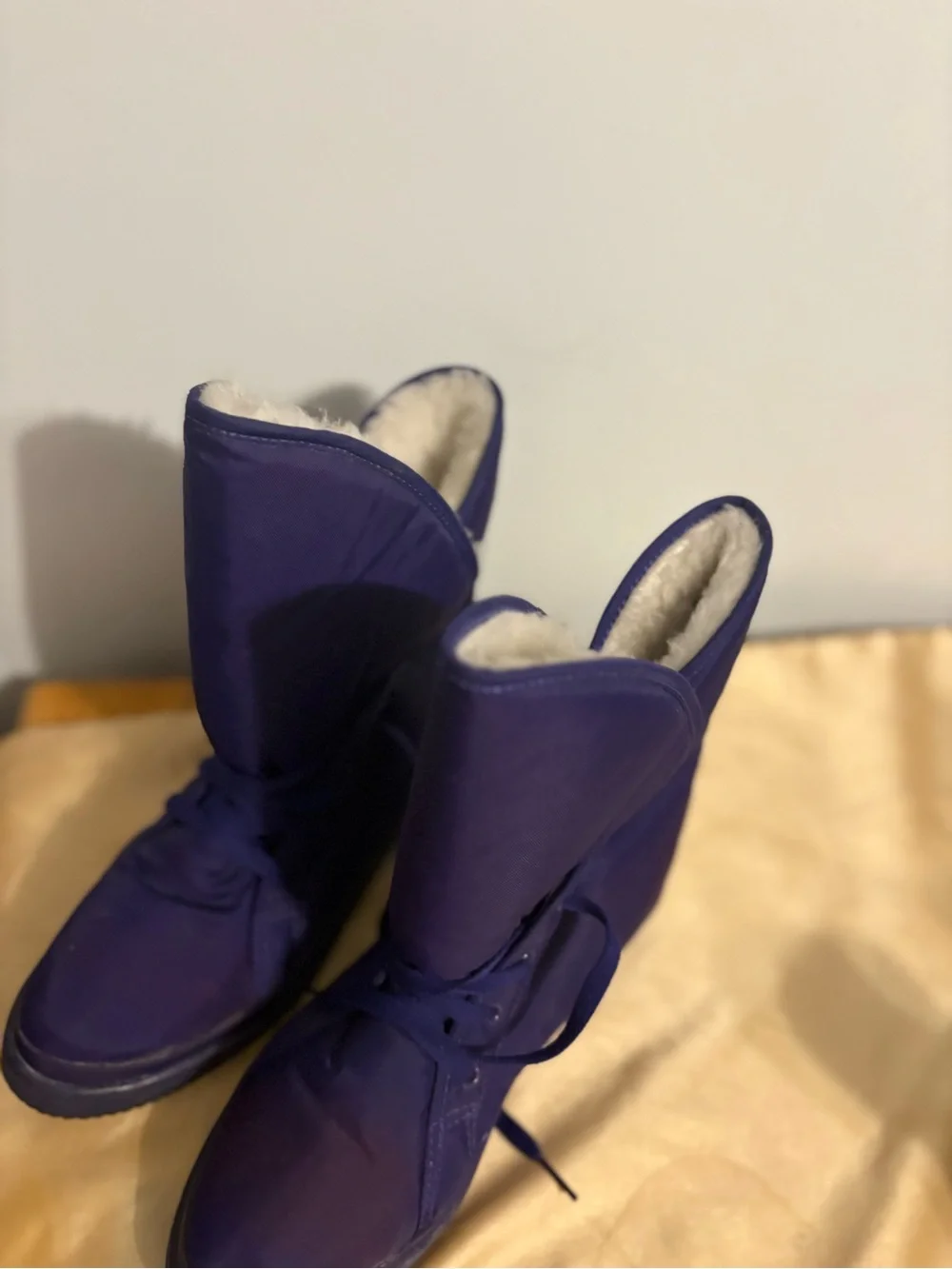 Khombu Purple Lace-Up Insulated Boots size 8